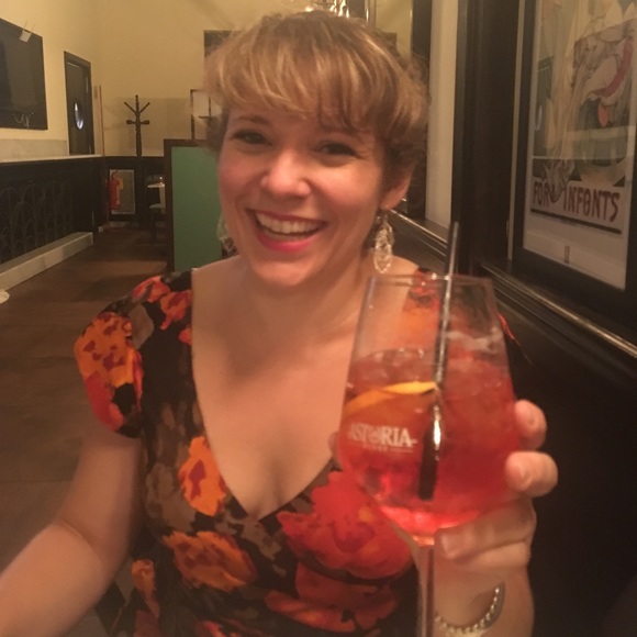 Meet your Posher, Jennifer - Picture 1 of 1